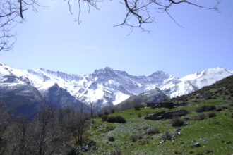 El Cortijo del Hornillo, Mulhacén y Alcazaba al fondo