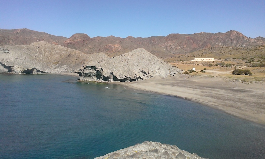 Playa de Mónsul desierta